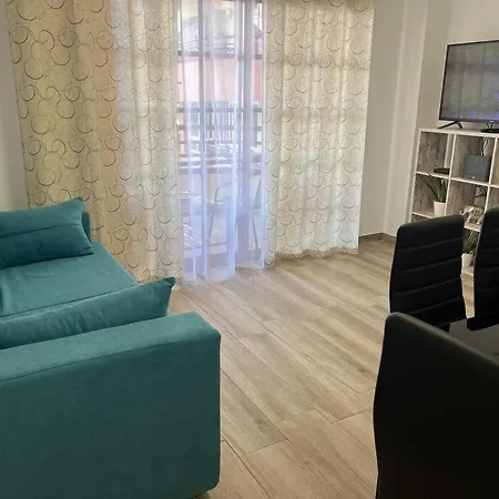 Central Small Jewel With 1br In Los Cristianos *
